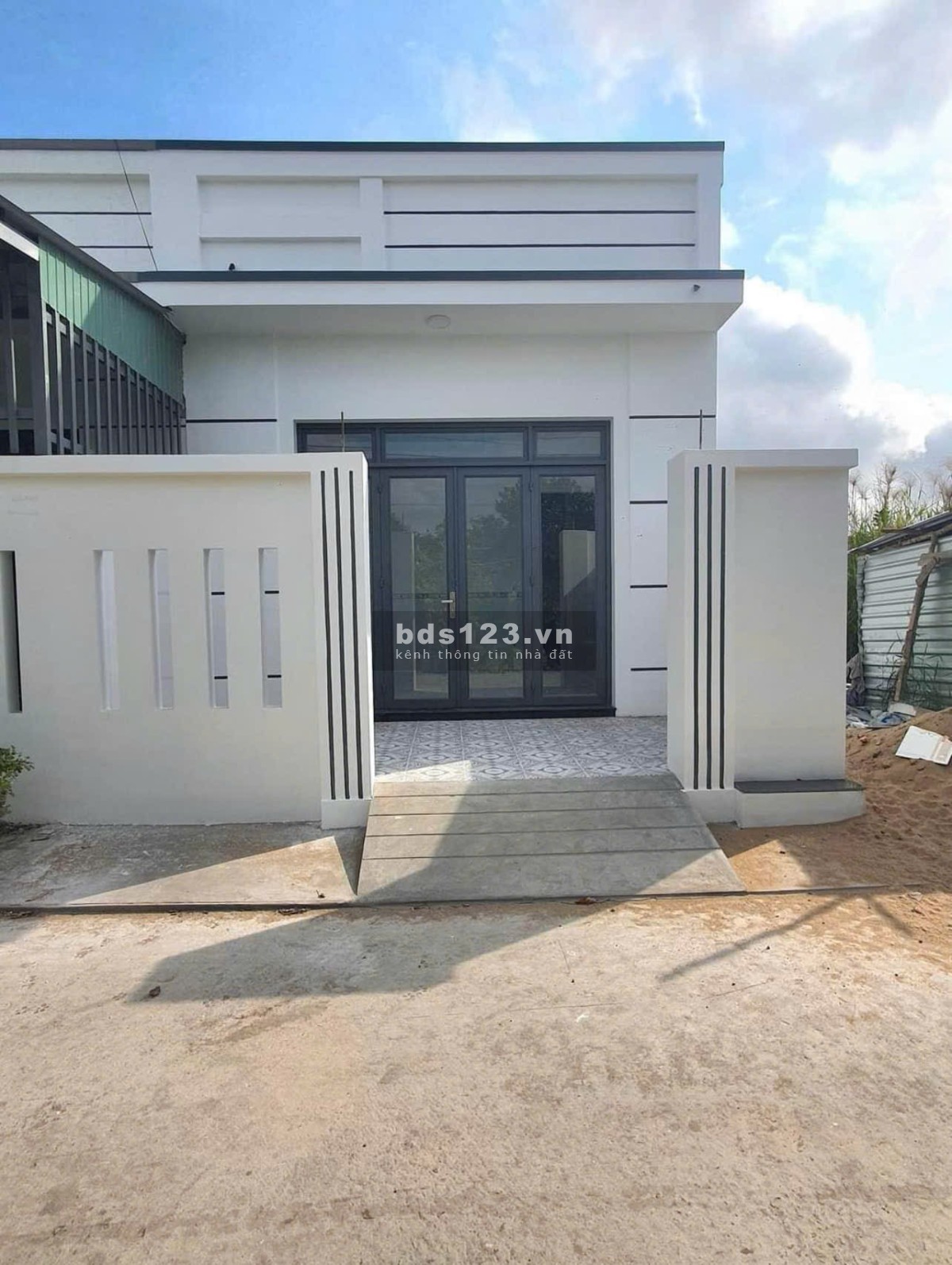 Chủ nhà tái định cư cần bán gấp căn nhà cấp 4 giá 850tr ngay trung tâm xã Bình Chánh
