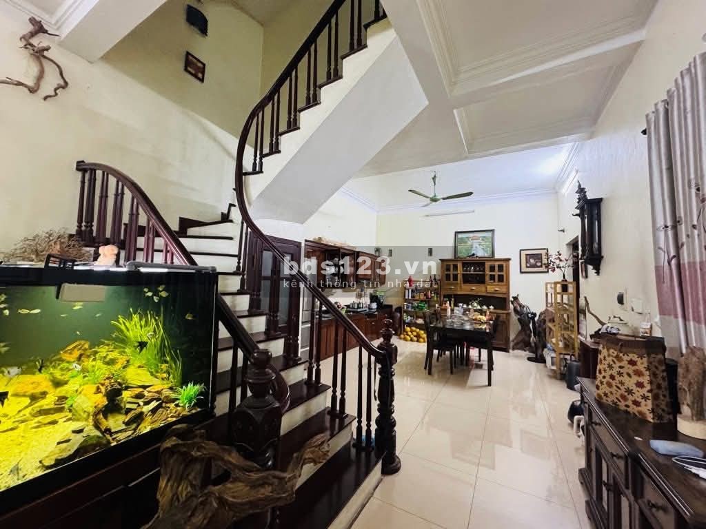 Bán nhà vị trí cực vip phố Ngọc Hồi. Vỉa hè rộng - Kinh doanh đỉnh - Giá rẻ