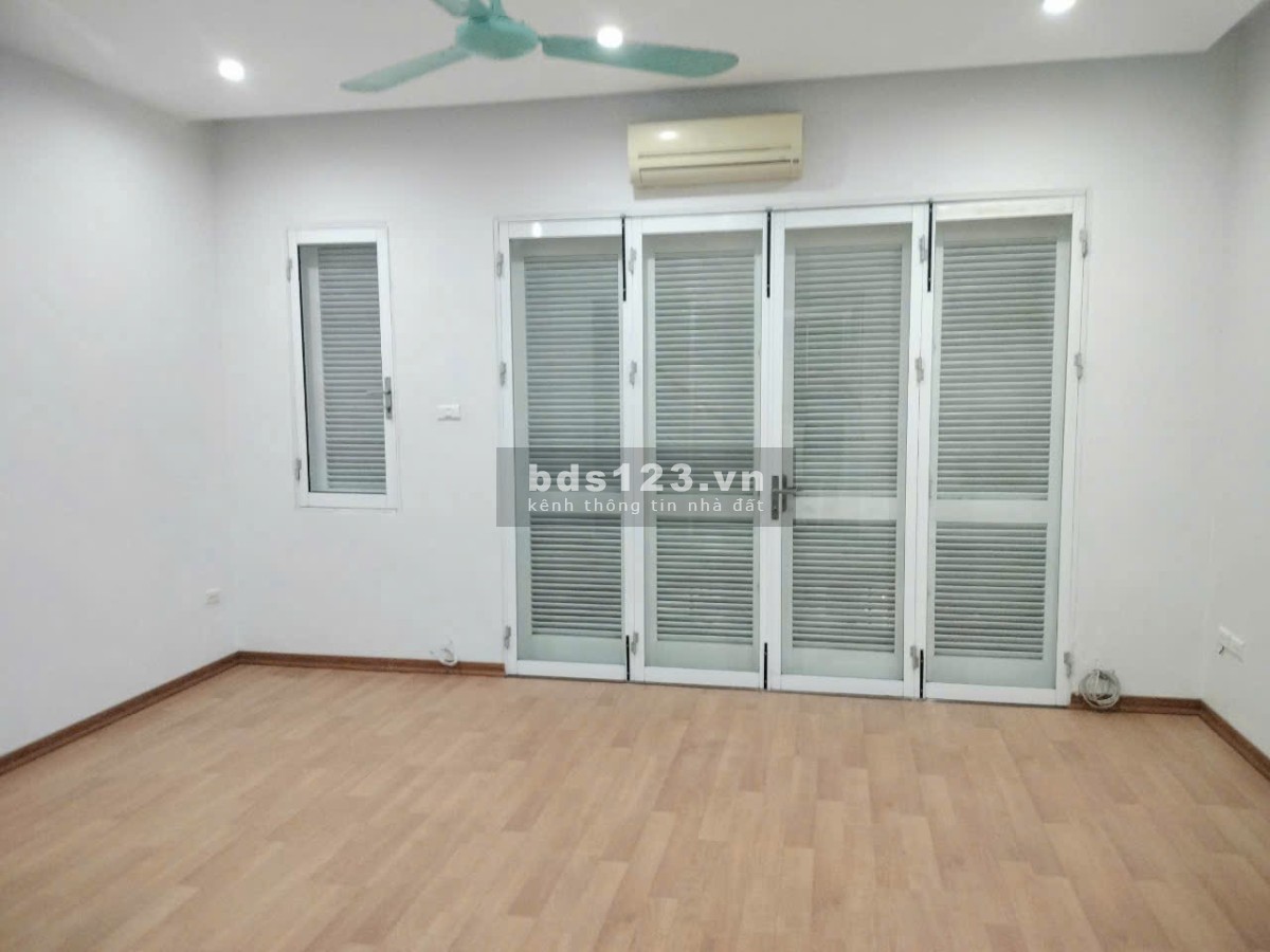 Nhà phân lô Lĩnh Nam - Nhà đẹp - Kinh doanh - Xung quanh tiện ích bạt ngàn