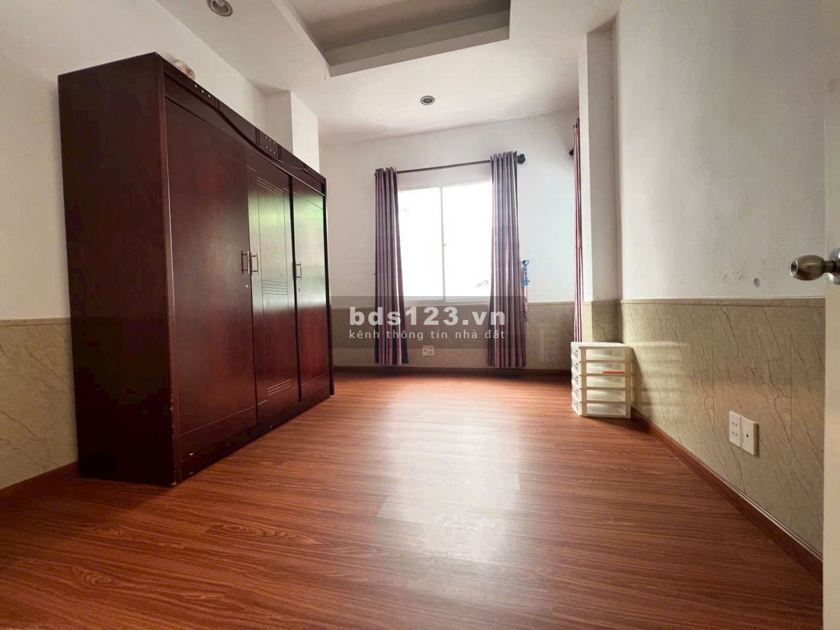 Chung cư 10A Trần Nhật Duật, Tân Định,Q1: 70m2, 2p ngủ, NT, 12tr/th