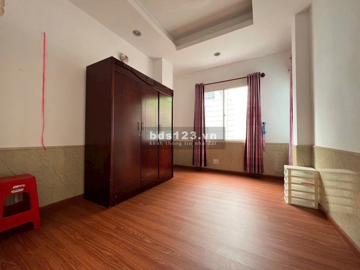 Chung cư 10A Trần Nhật Duật, Tân Định,Q1: 70m2, 2p ngủ, NT, 12tr/th