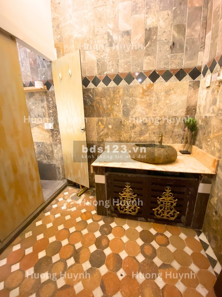 Mặt bằng đẹp 12 x 13m² trung tâm Quận 1, đường hai chiều, Đ. Nguyễn Thị Minh Khai, P. Bến Nghé