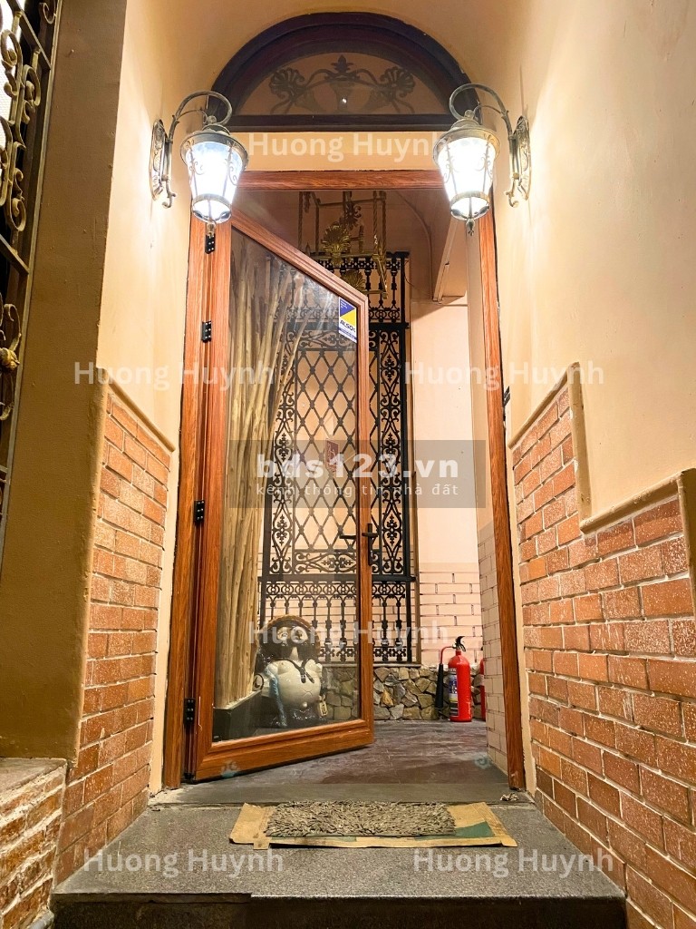 Mặt bằng đẹp 12 x 13m² trung tâm Quận 1, đường hai chiều, Đ. Nguyễn Thị Minh Khai, P. Bến Nghé