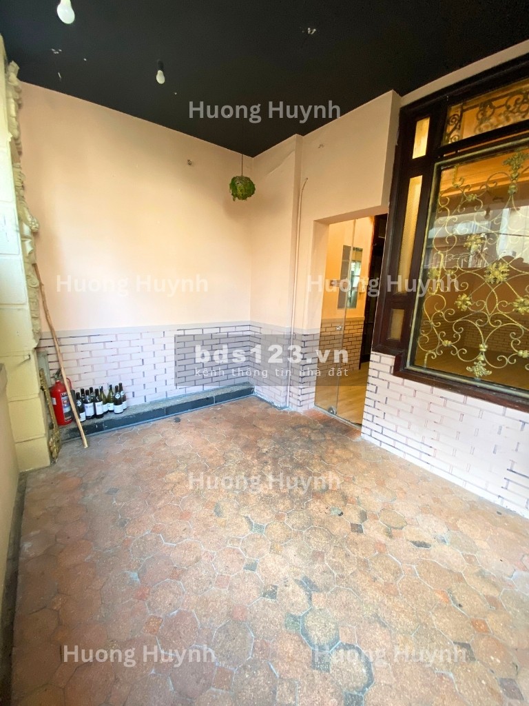 Mặt bằng đẹp 12 x 13m² trung tâm Quận 1, đường hai chiều, Đ. Nguyễn Thị Minh Khai, P. Bến Nghé