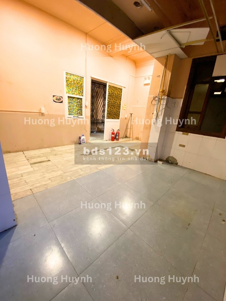Mặt bằng đẹp 12 x 13m² trung tâm Quận 1, đường hai chiều, Đ. Nguyễn Thị Minh Khai, P. Bến Nghé