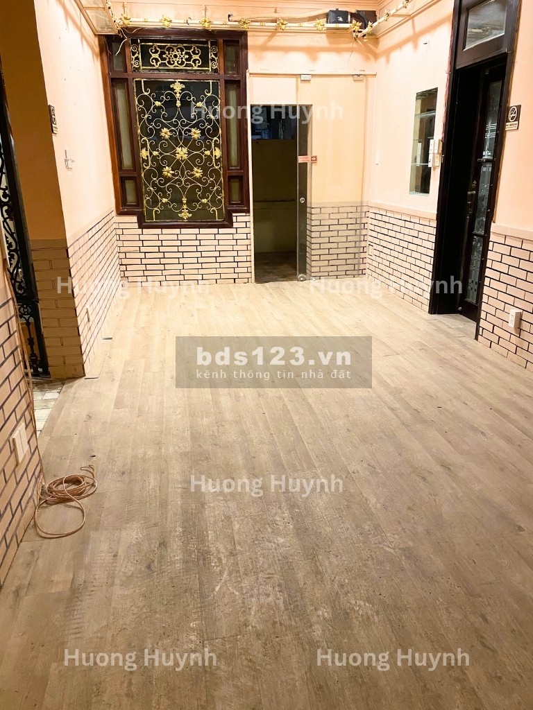 Mặt bằng đẹp 12 x 13m² trung tâm Quận 1, đường hai chiều, Đ. Nguyễn Thị Minh Khai, P. Bến Nghé