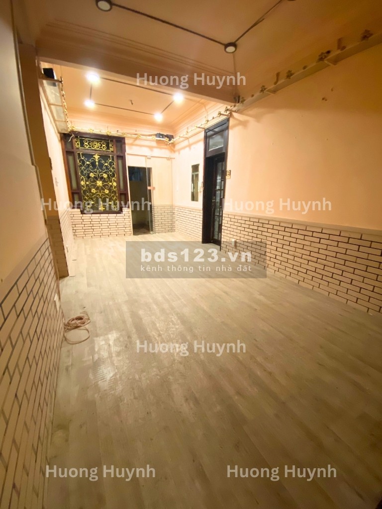 Mặt bằng đẹp 12 x 13m² trung tâm Quận 1, đường hai chiều, Đ. Nguyễn Thị Minh Khai, P. Bến Nghé