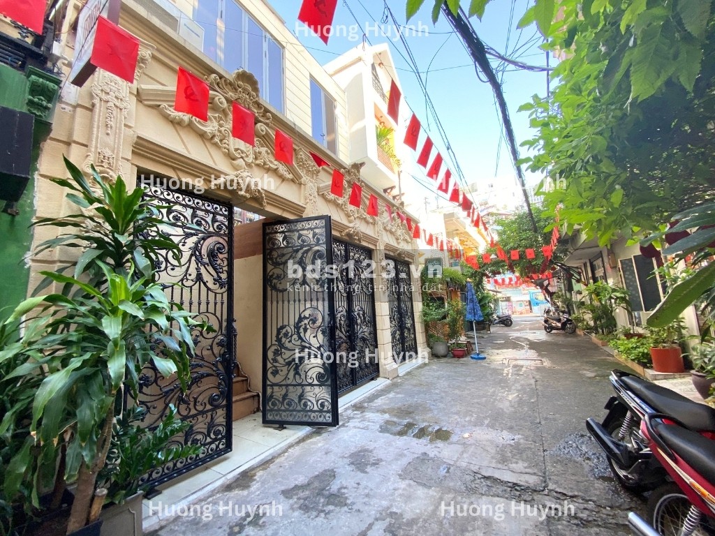 Mặt bằng đẹp 12 x 13m² trung tâm Quận 1, đường hai chiều, Đ. Nguyễn Thị Minh Khai, P. Bến Nghé