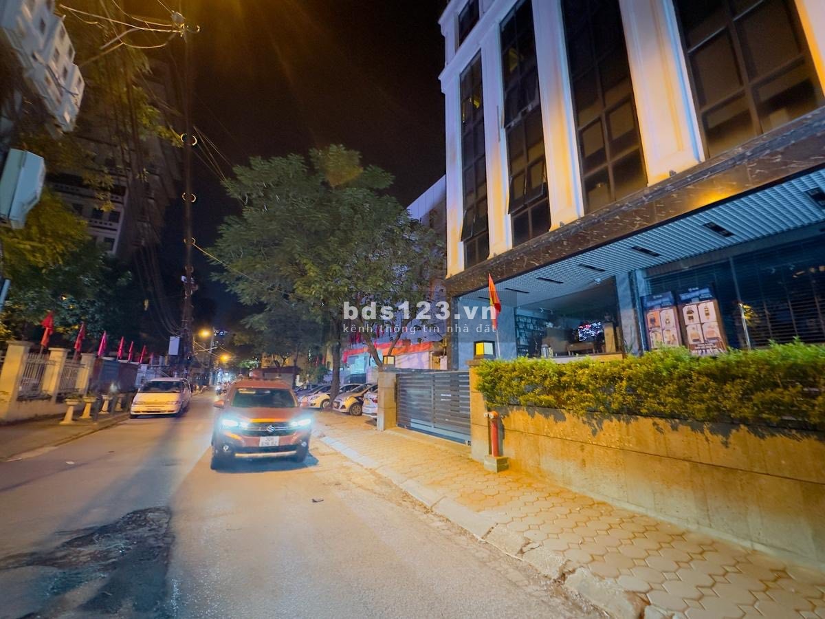 Siêu Phẩm 220m2 Mặt Phố Võng Thị, Bưởi, Tây Hồ. Nhà 8 Tầng Thang Máy, Mặt Tiền 13M, Giá 110 Tỷ