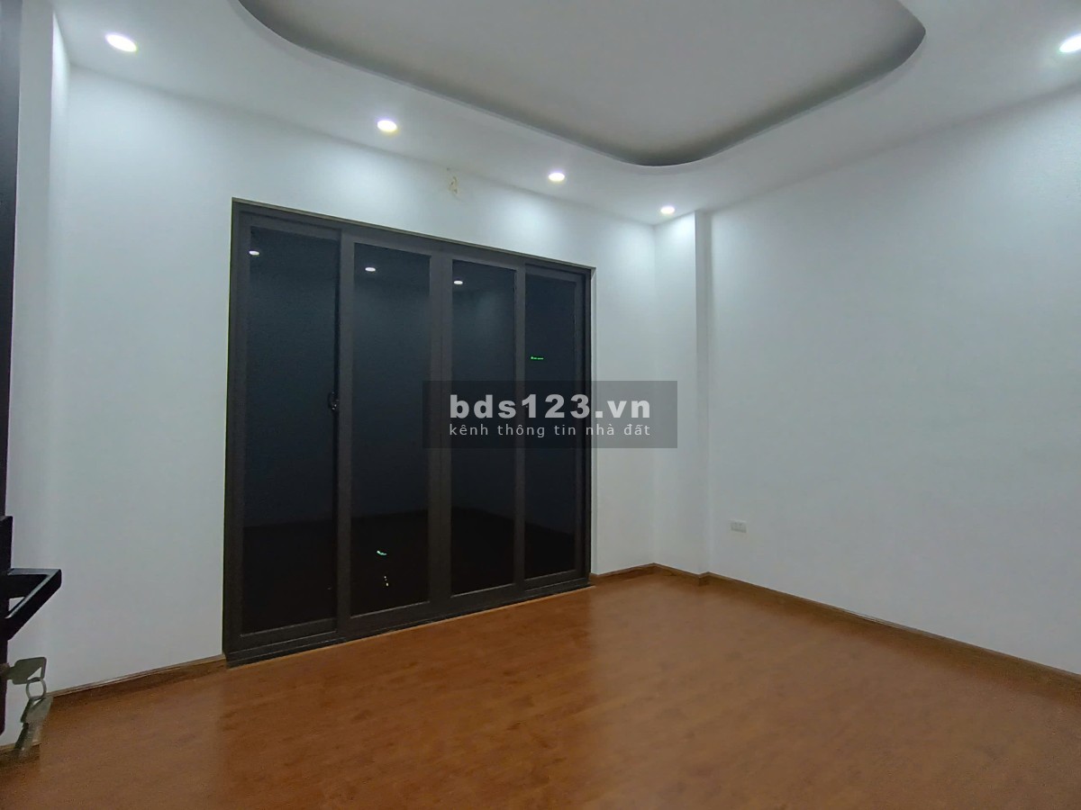 Bán nhà Tứ Hiệp, 42m2 x 5 tầng, mặt tiền 4.2m giá 5.4 tỷ