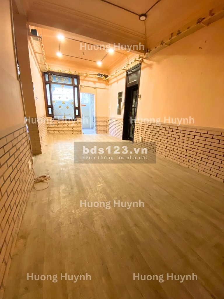 Mặt bằng đẹp 12 x 13m² trung tâm Quận 1, đường hai chiều, Đ. Nguyễn Thị Minh Khai, P. Bến Nghé