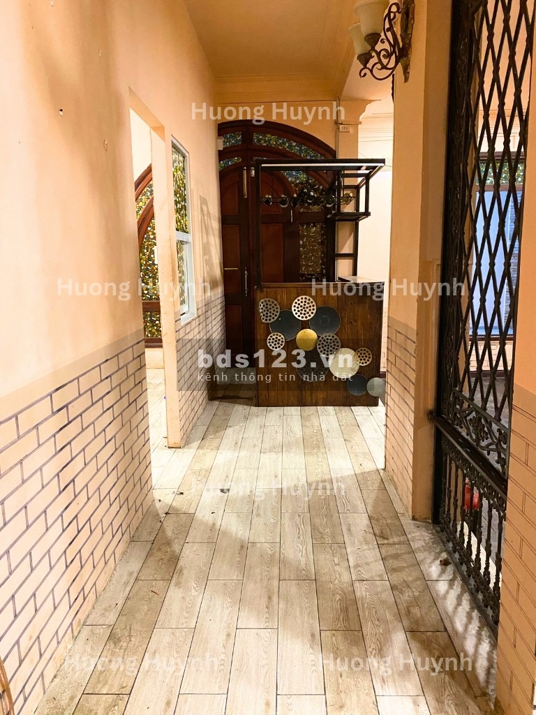 Mặt bằng đẹp 12 x 13m² trung tâm Quận 1, đường hai chiều, Đ. Nguyễn Thị Minh Khai, P. Bến Nghé