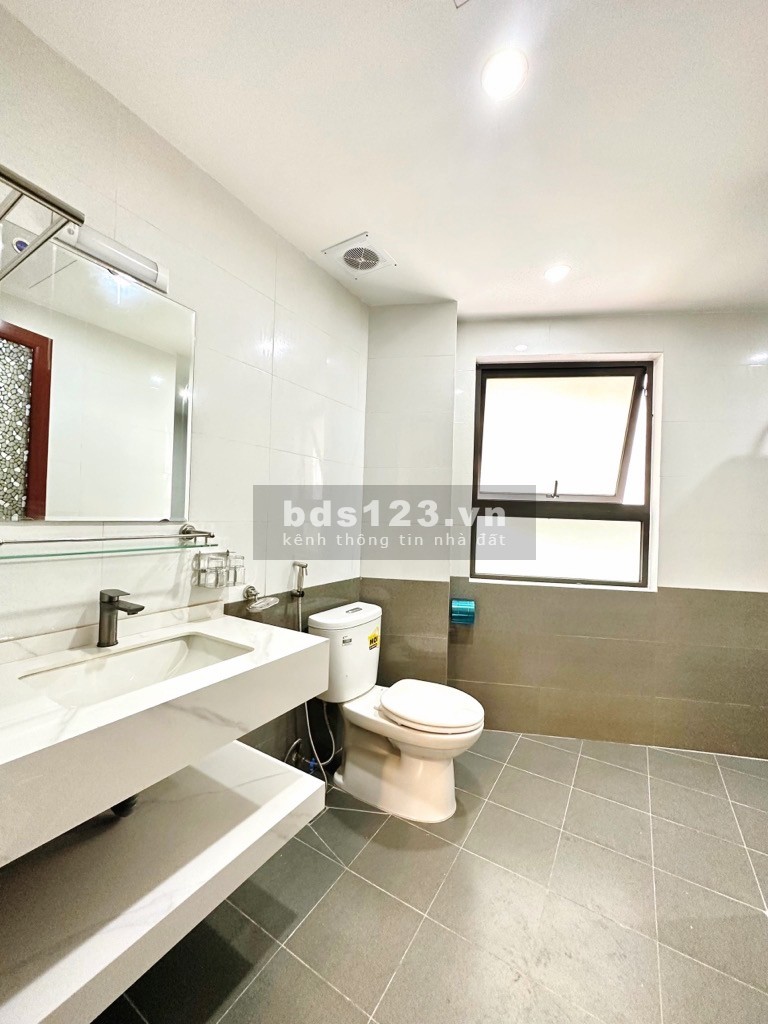 Bán Nhà Nguyễn Ngọc Nại 180m², 5 Tầng, Mặ Tiền 6m, Gía 70 Tỷ