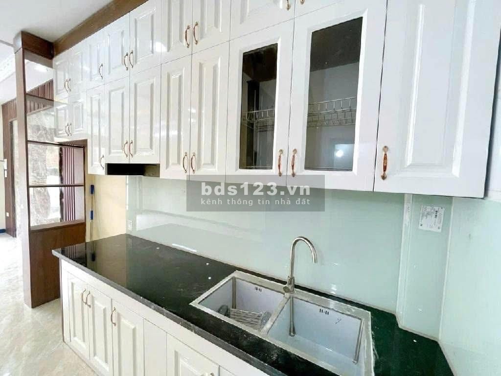 Nhà mới kính koong – Trung tâm Tây Hồ – 5 tầng, 3 phòng ngủ – Giá cực hiếm!
