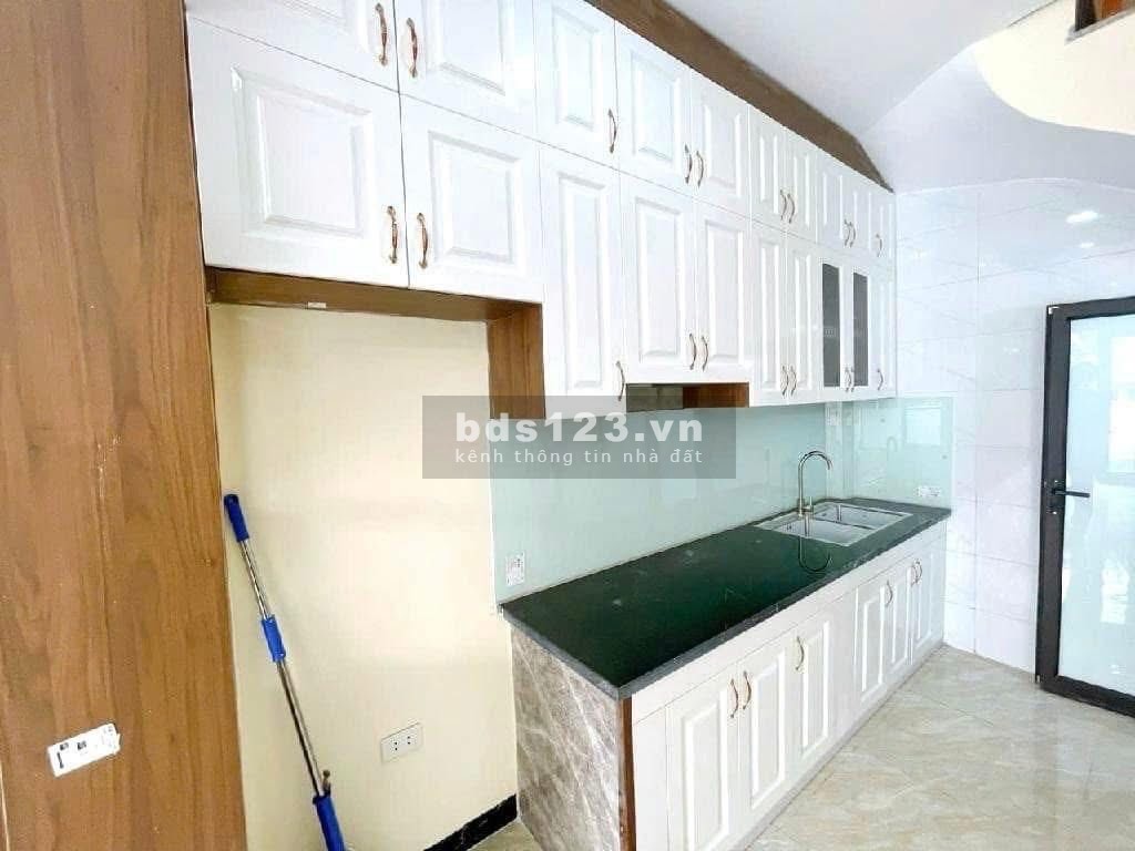 Nhà mới kính koong – Trung tâm Tây Hồ – 5 tầng, 3 phòng ngủ – Giá cực hiếm!