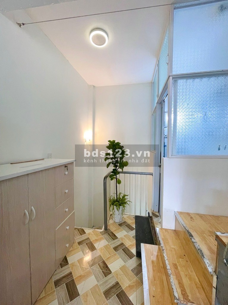 Bán nhà Phường 1, Quận Bình Thạnh Lê Văn Duyệt 4 tầng trệt 2 lầu ST.