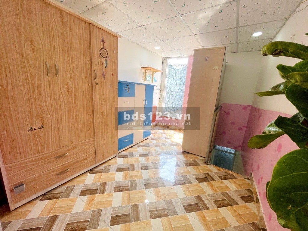 Bán nhà Phường 1, Quận Bình Thạnh Lê Văn Duyệt 4 tầng trệt 2 lầu ST.