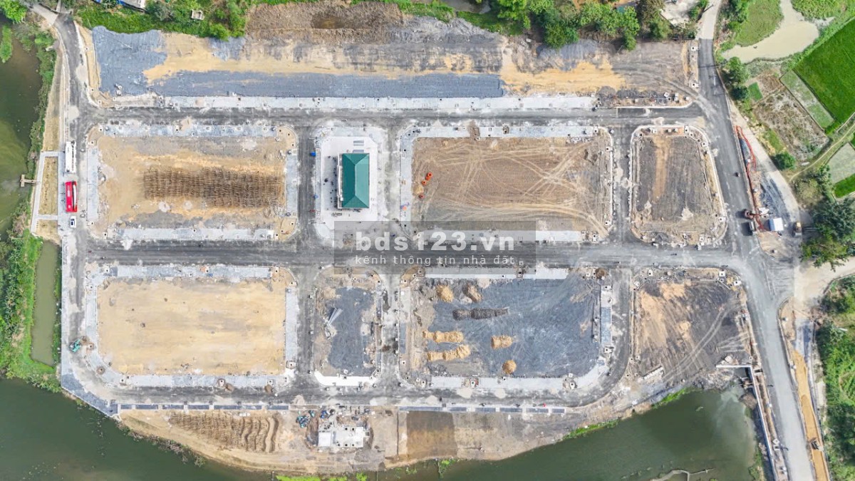 Chính chủ bán gấp lô đất view hồ ngay trung tâm thị trấn Chi Nê, Lạc Thủy, Hòa Bình