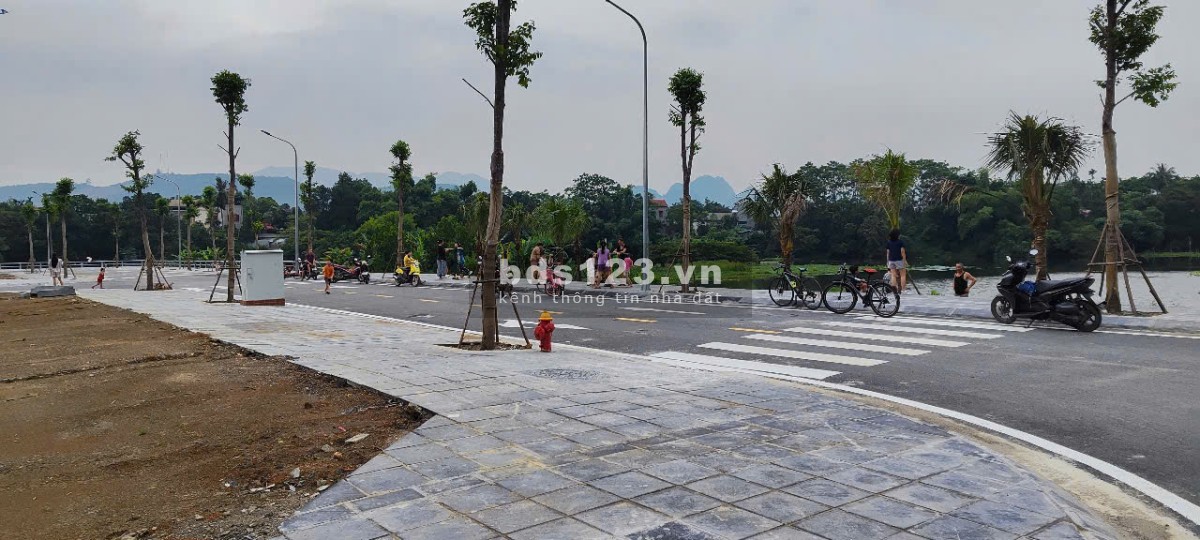 Chính chủ bán gấp lô đất view hồ ngay trung tâm thị trấn Chi Nê, Lạc Thủy, Hòa Bình