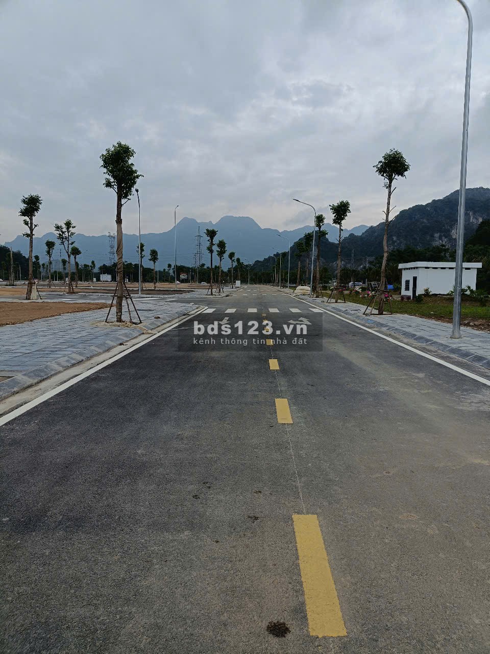 Chính chủ bán gấp lô đất view hồ ngay trung tâm thị trấn Chi Nê, Lạc Thủy, Hòa Bình