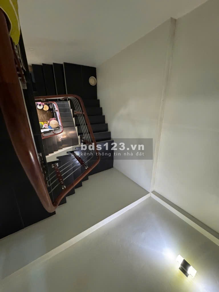 Bán nhà đường Bát Khối "Đông Dư cũ", nhà đẹp ở ngay, 60m 3 tầng MT 6m 9.6tỷ