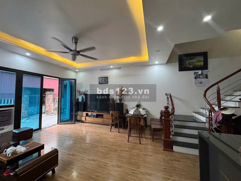 Bán nhà đường Bát Khối "Đông Dư cũ", nhà đẹp ở ngay, 60m 3 tầng MT 6m 9.6tỷ
