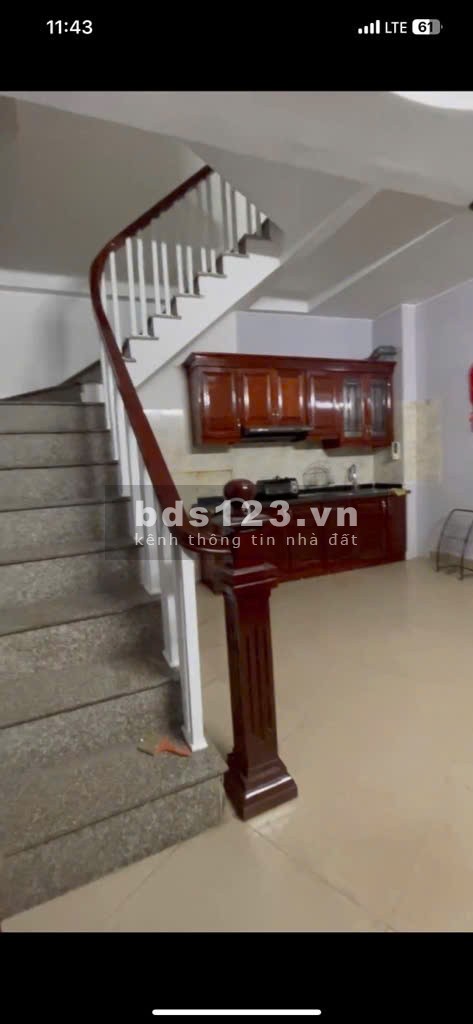Nhỉnh 5 tỷ có ngay nhà 5 tầng dân xây kiên cố đường Lĩnh Nam – Hoàng Mai. Ngõ ô tô tránh