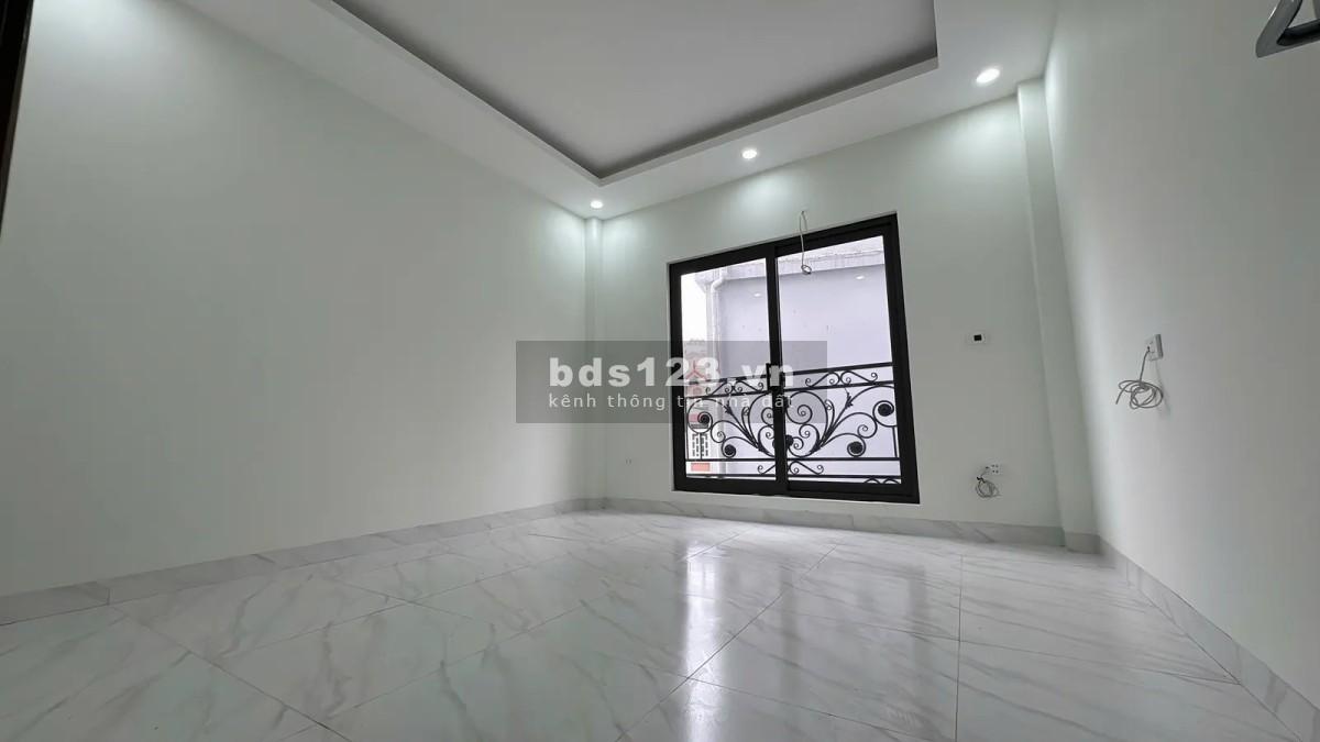 Bán nhà Tứ Hiệp 40m2 x 5 tầng, mặt tiền 4m, giá 7.2 tỷ