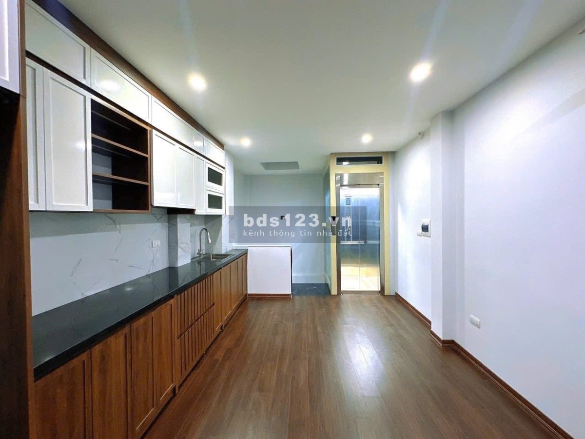 Nhà đẹp trung tâm Tây Hồ – 45m² – 7 tỷ 4 – 6 tầng thang máy – Thông Trích Sài – Ở ngay