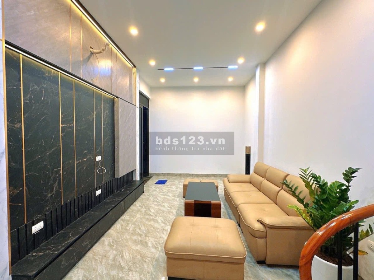 Nhà đẹp trung tâm Tây Hồ – 45m² – 7 tỷ 4 – 6 tầng thang máy – Thông Trích Sài – Ở ngay