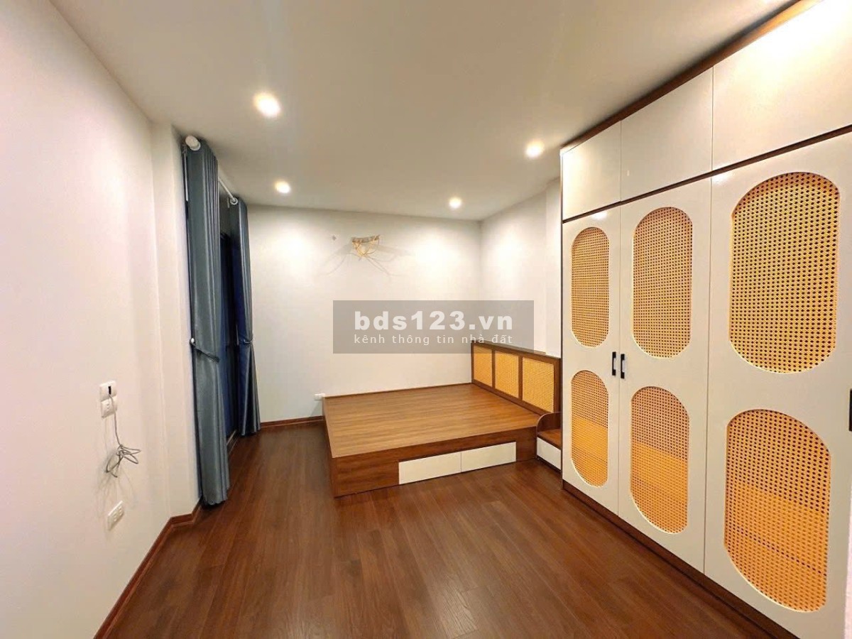 Nhà đẹp trung tâm Tây Hồ – 45m² – 7 tỷ 4 – 6 tầng thang máy – Thông Trích Sài – Ở ngay