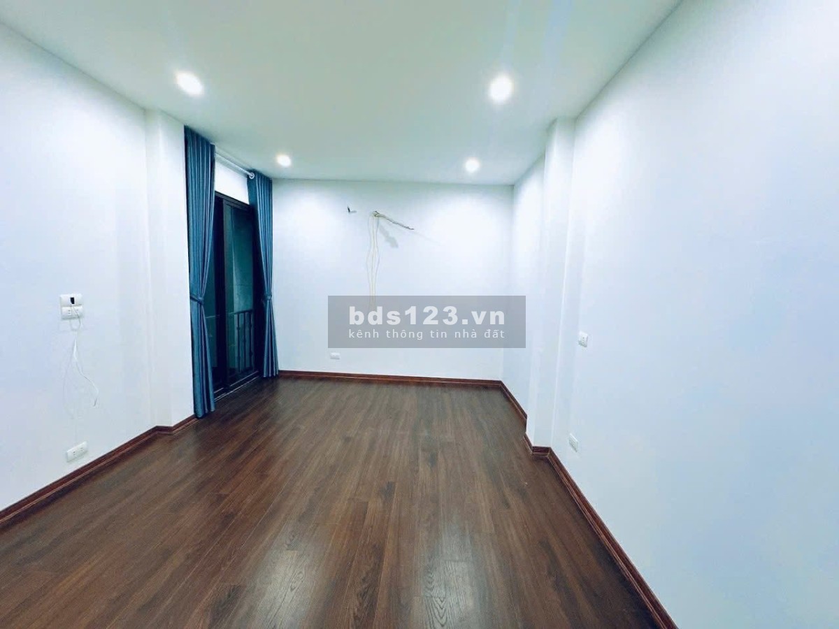 Nhà đẹp trung tâm Tây Hồ – 45m² – 7 tỷ 4 – 6 tầng thang máy – Thông Trích Sài – Ở ngay