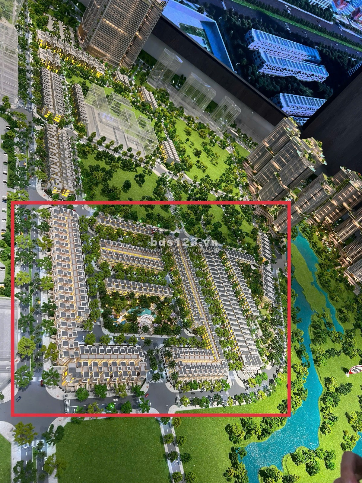 Bán gấp liền kề 140m xây dựng lớn trung tâm KĐT Ciputra Tây Hồ giá chỉ 365tr/m cả xây dựng