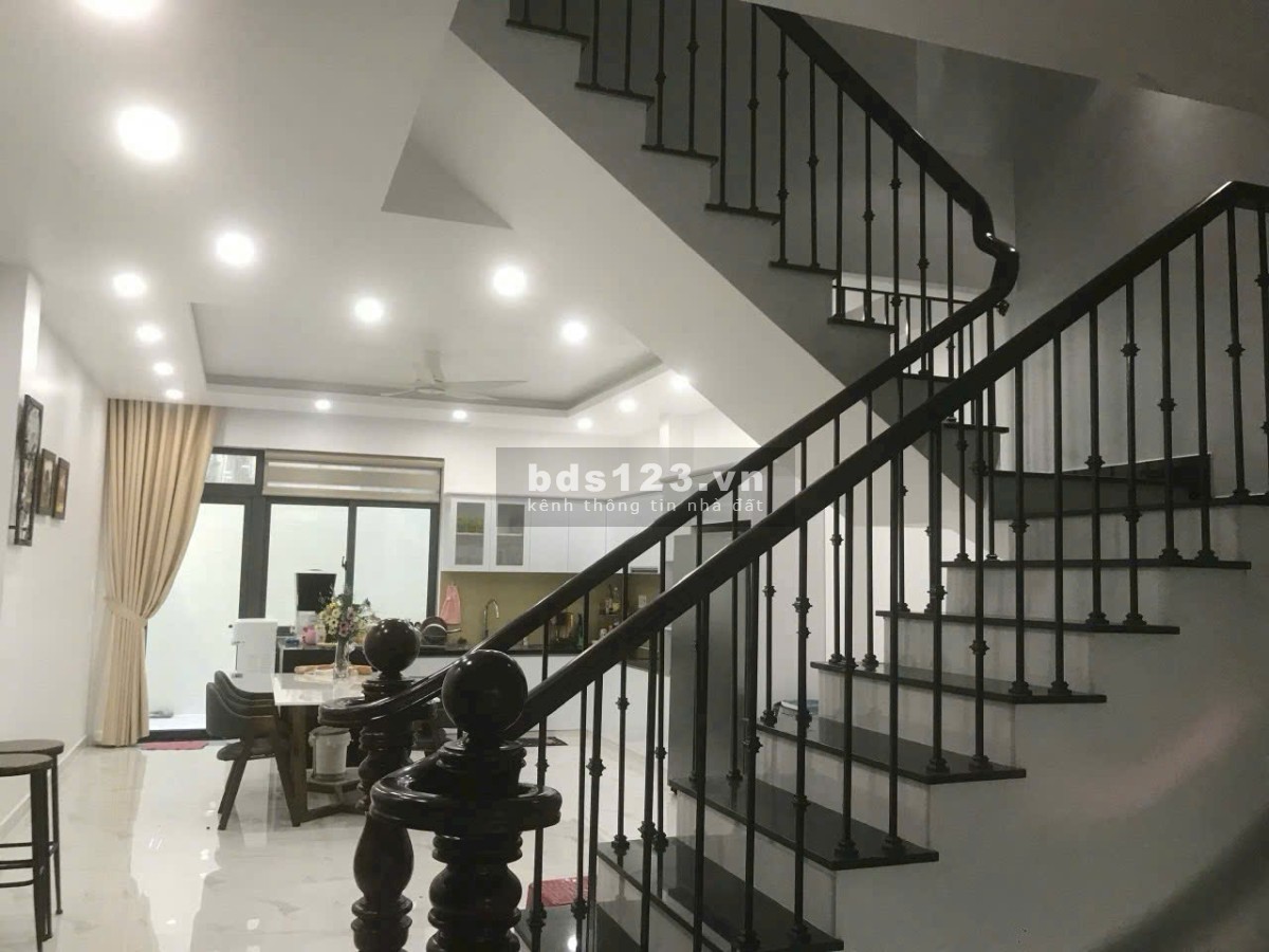 Tôi cần bán Nhà Nguyễn Căn 3 Tâng - 4 PN - 4 WC ở KDC 13E Intresco