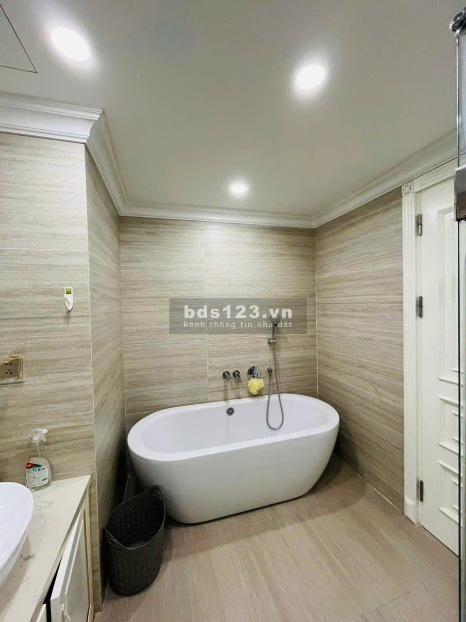 Cần bán căn hộ cao cấp Vincom Center Bà Triệu
