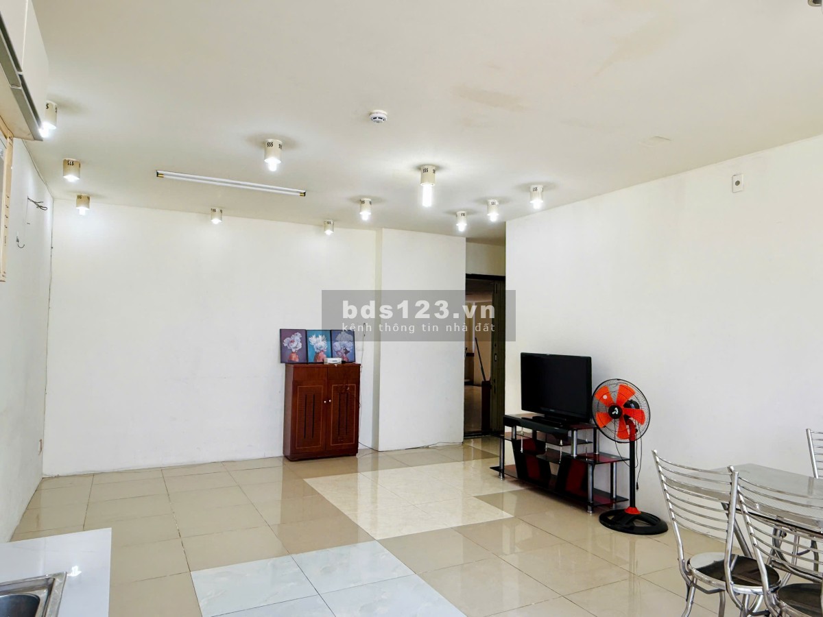 Căn góc 81m2 Hoàng Kim giá 8tr/tháng, nội thất, ban công thoáng mát, an ninh