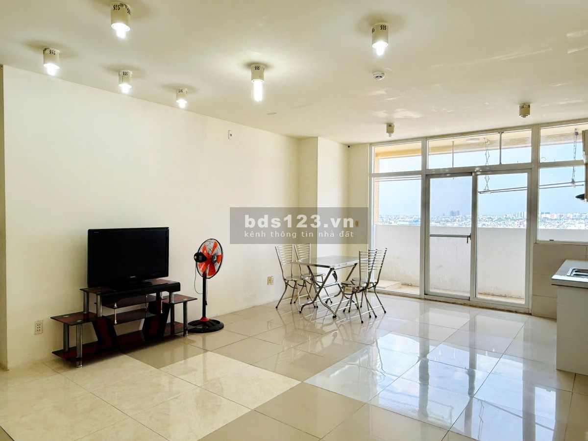 Căn góc 81m2 Hoàng Kim giá 8tr/tháng, nội thất, ban công thoáng mát, an ninh
