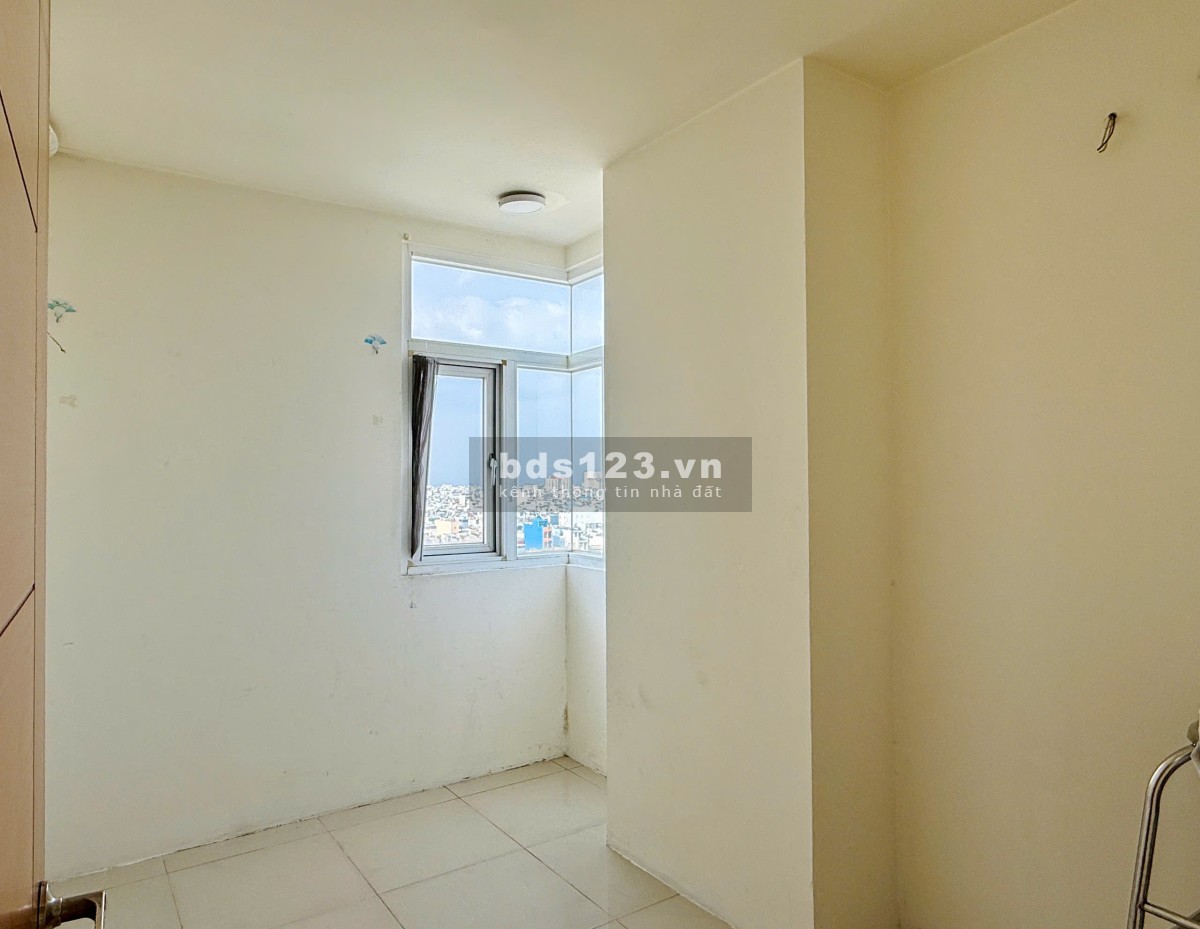 Căn góc 81m2 Hoàng Kim giá 8tr/tháng, nội thất, ban công thoáng mát, an ninh