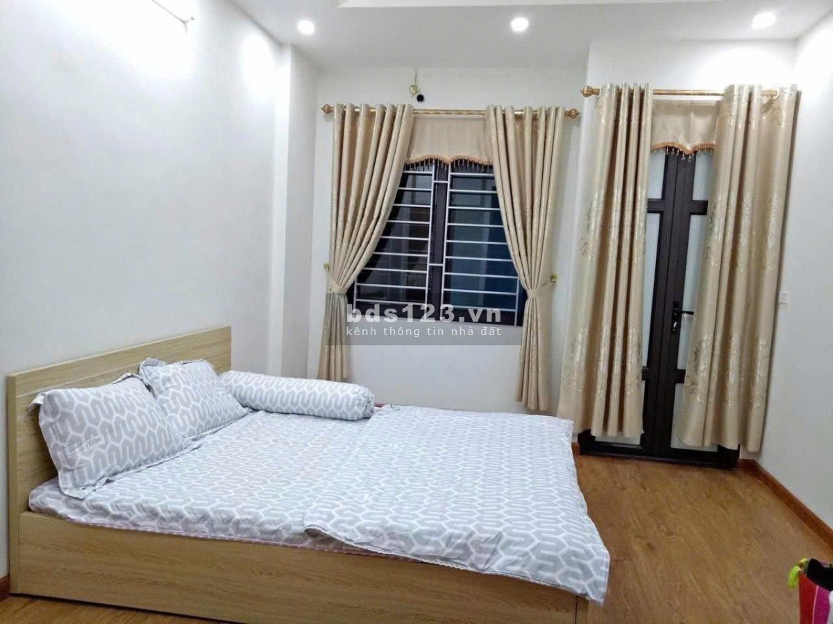 Nhỉnh 200tr/m2. Cần bán nhà phố Trần Cung ngõ rộng, gần trường học, bệnh viện