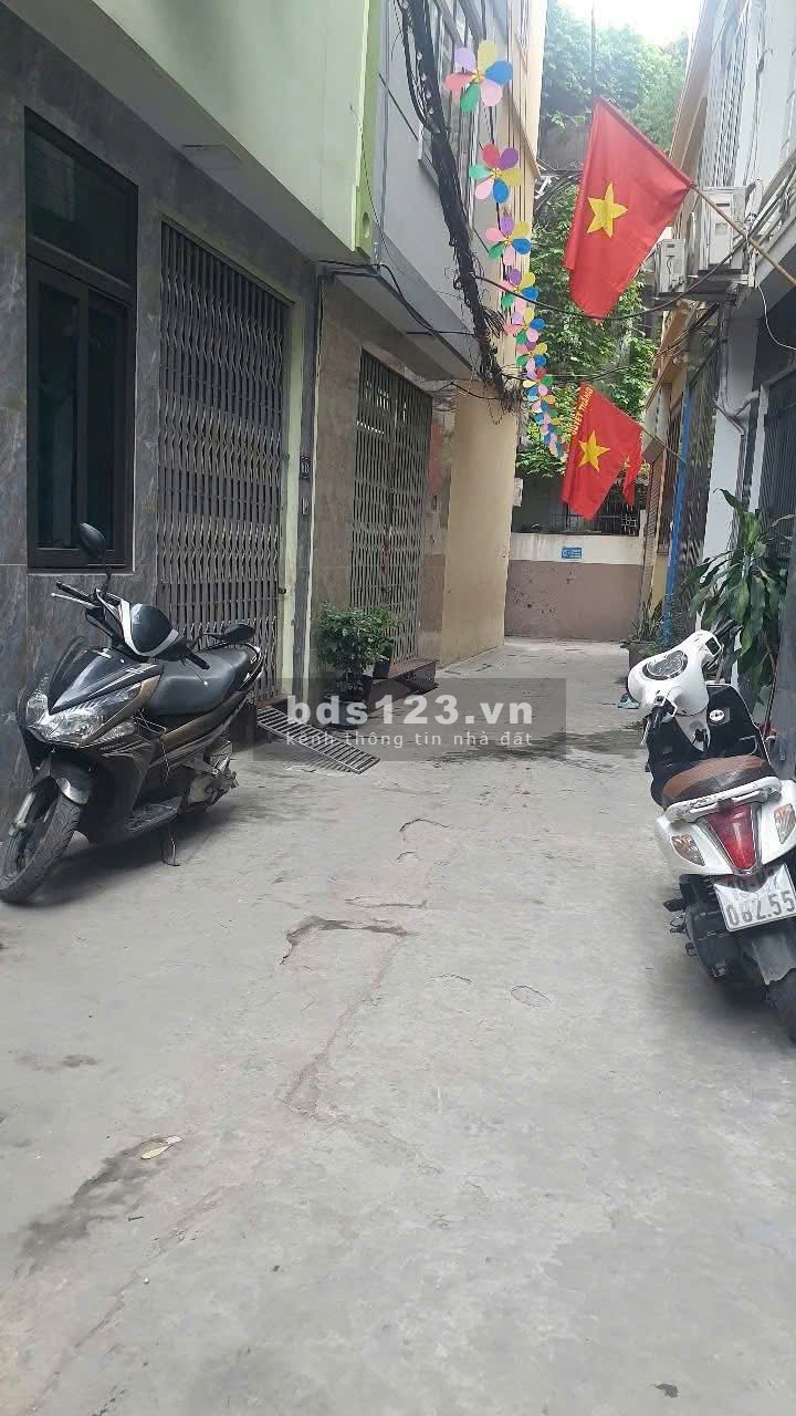 Nhỉnh 200tr/m2. Cần bán nhà phố Trần Cung ngõ rộng, gần trường học, bệnh viện