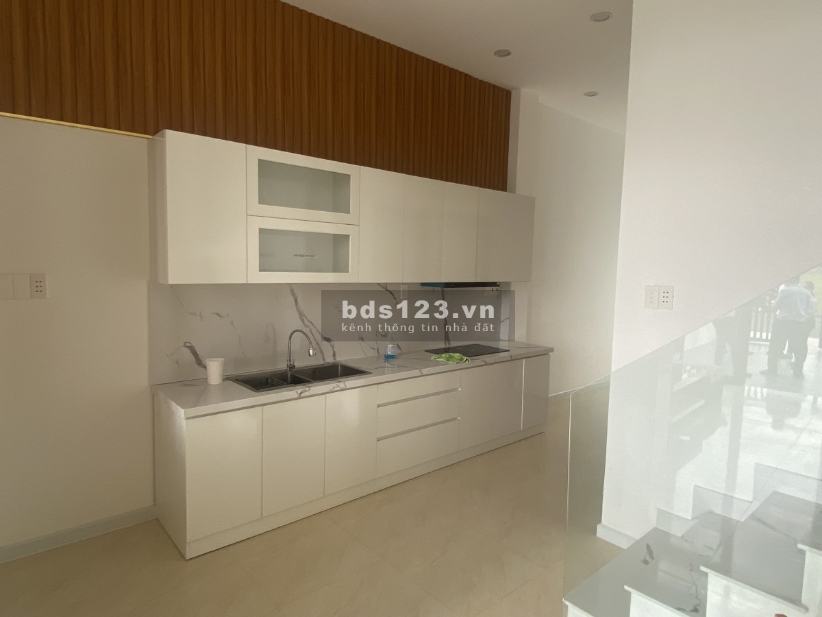 BÁN NHÀ MẶT TIỀN ĐƯỜNG VỪA Ở VỪA KINH DOANH