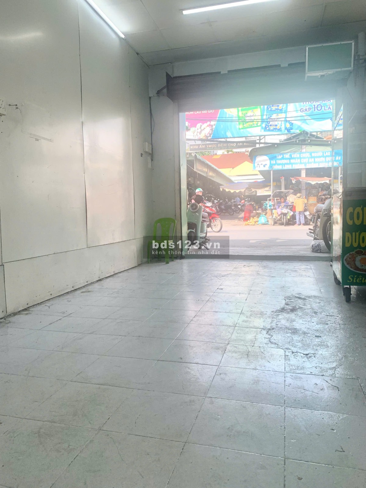 Mặt bằng kinh doanh đối diện cổng chính chợ An Nhơn, Lê Đức Thọ