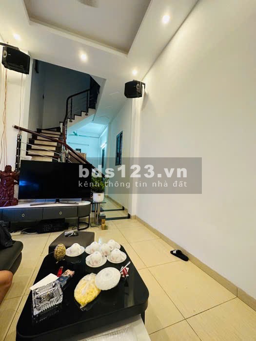 Mặt ngõ Đống Đa, lô góc 3 thoáng, gần 4 trường đại học và 2 sân bóng. Sổ đỏ hoa hậu