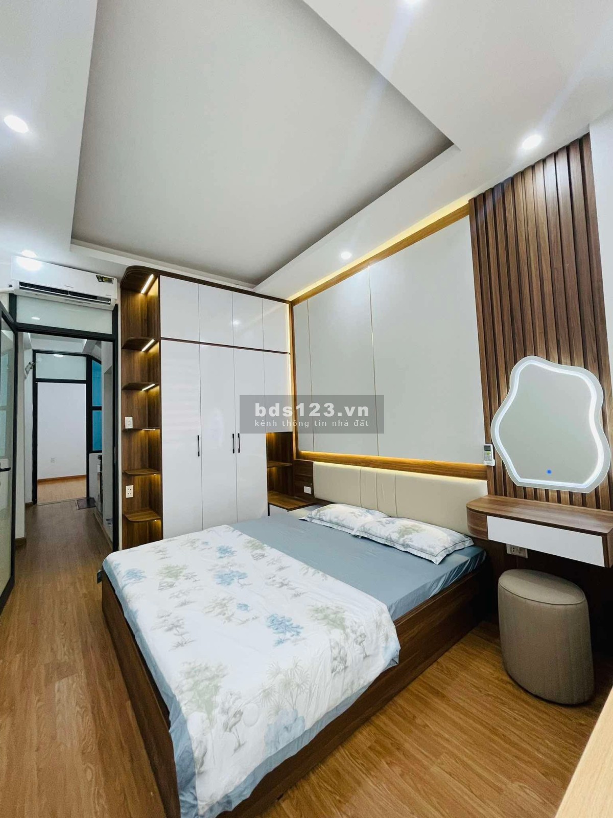 Bán nhà 6 tầng thang máy Ngọc Hồi, 40m2, ngõ ô tô, 8.2 tỷ