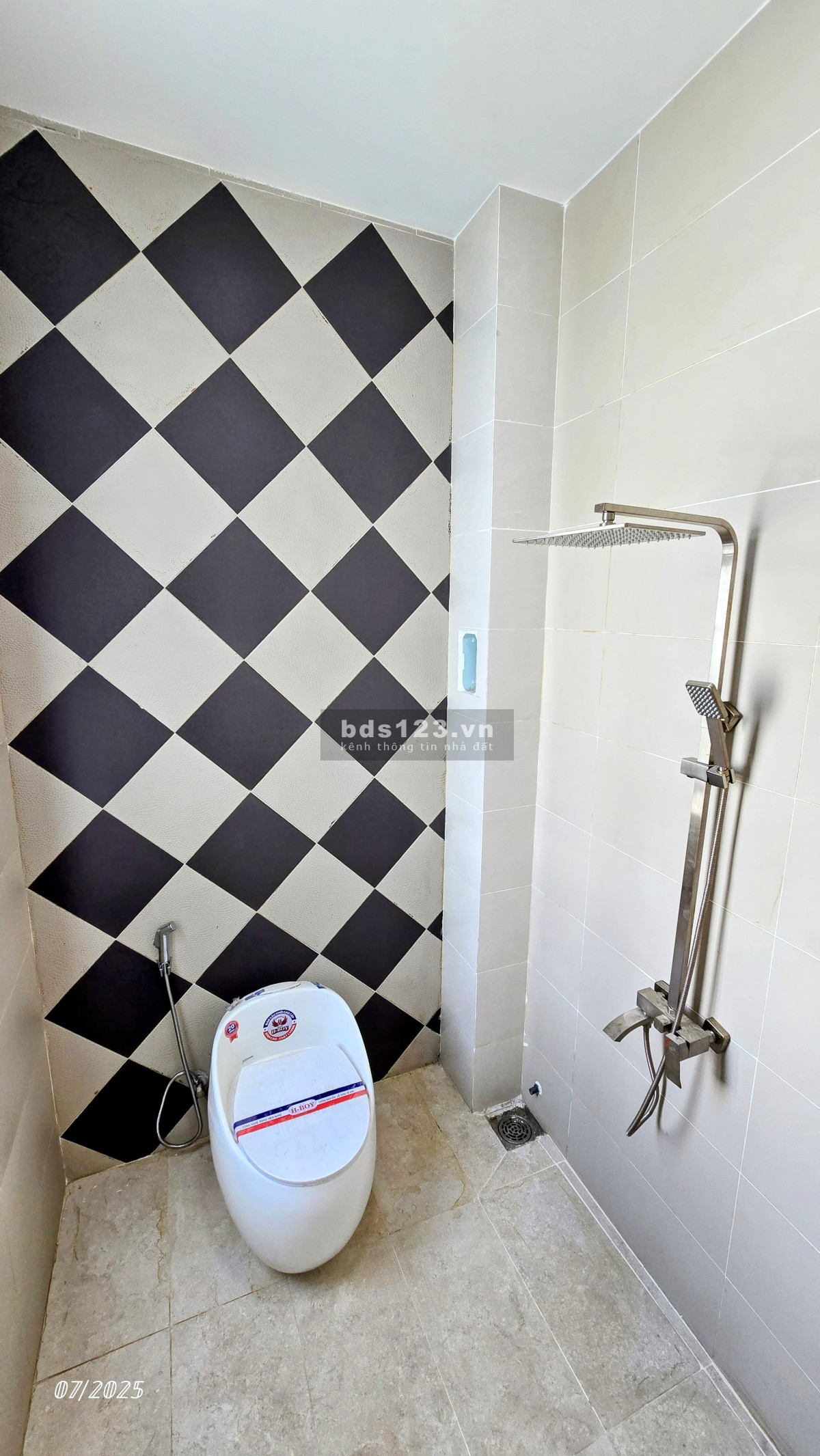 MỘT CĂN NHÀ_ĐẸP Phường Hố Nai - Ngay Nhà Thờ Bắc Hải (1Lầu 1Trệt - Góc 2 Mặt Tiền)