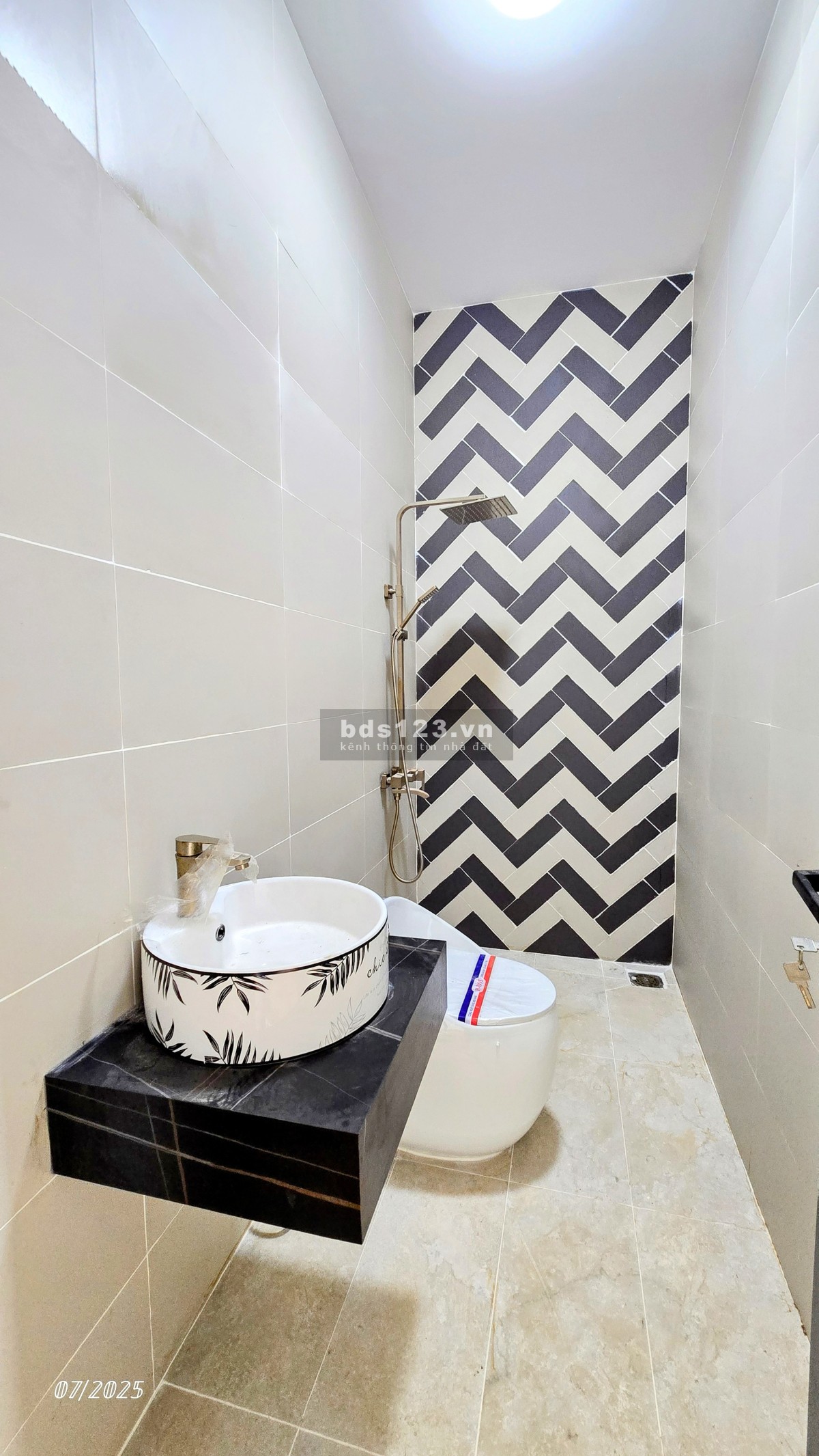 MỘT CĂN NHÀ_ĐẸP Phường Hố Nai - Ngay Nhà Thờ Bắc Hải (1Lầu 1Trệt - Góc 2 Mặt Tiền)