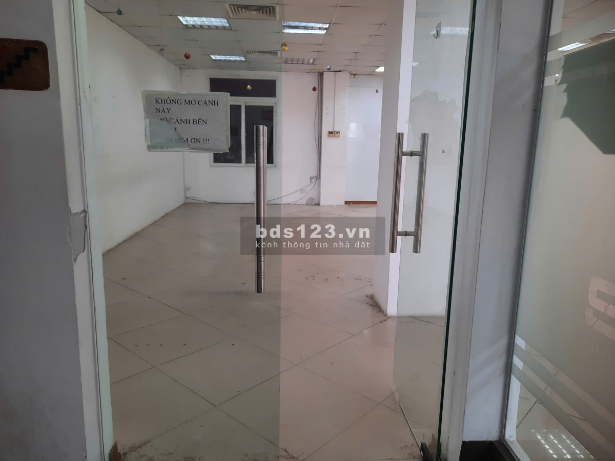 Cho thuê văn phòng, ngay mặt đường, cạnh ga tàu