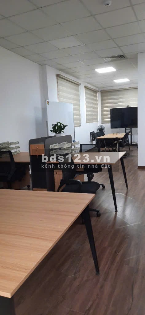 Cho thuê văn phòng, mặt đường thuận tiện giao thông