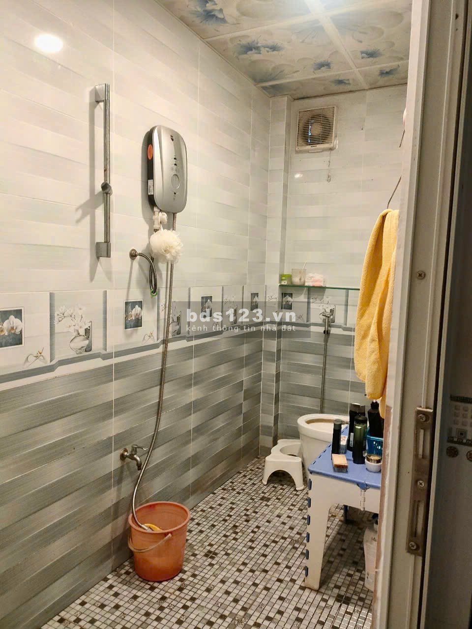 Bán gấp nhà quận Bình Tân, giấy tờ đầy đủ, 4x14m, 3 tỷ900tr thương lượng 0938940chín bảy không