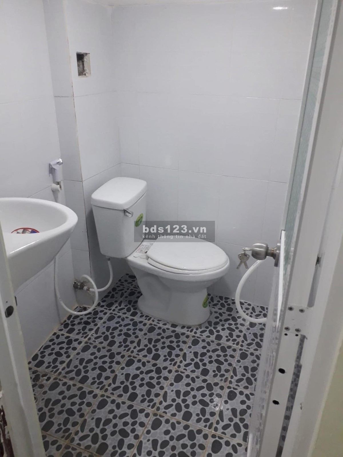 Cho thuê phòng trọ giá rẻ, có gác gần đhsp đhsg giờ giấc tự do, để xe free